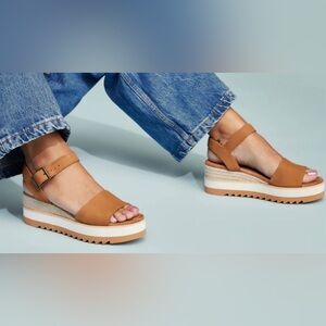 TOMS Diana Tan Leather Wedge Sandal size 7.5